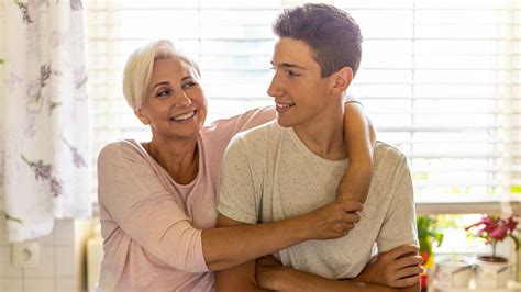 ficke mutter|Stief Sohn Spritzt Seiner Mutter Einfach In Die Fotze Deutsch.